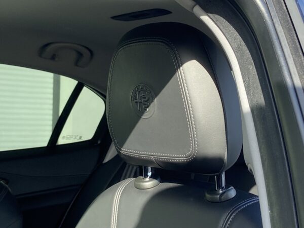 ALFA ROMÉO GIULIA Q4 LUSSO 180ch – Image 6