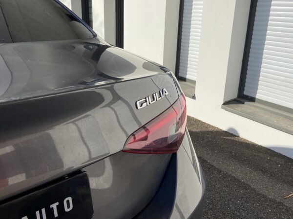 ALFA ROMÉO GIULIA Q4 LUSSO 180ch – Image 8