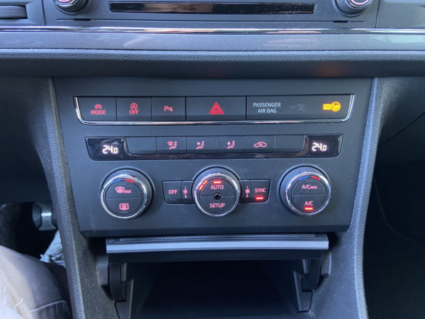 SEAT LEON 2.0 TDi 150ch FR – Image 11